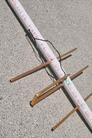 Open-wire feedline
                  for the UHF antenna consisting of pieces of
                  PVC-covered plastic wire.